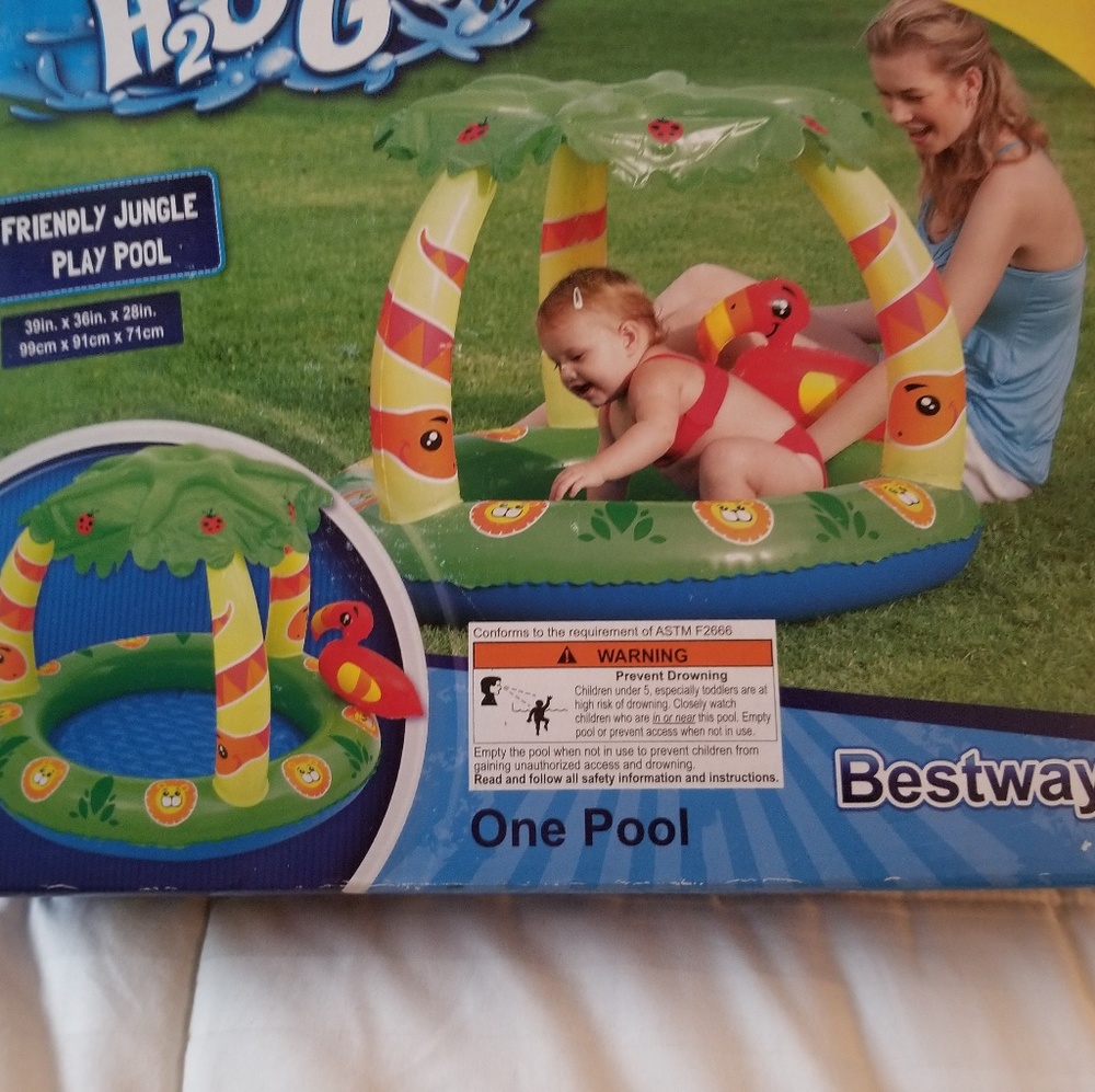 Swimming pool or ball pit